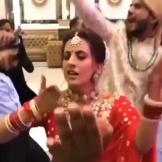 Bride dance goal ❤💯🔥 #bridebeautyds #wedding #bridalshoot #bridalmakeup #bridaldance #dance #indianbride #couplegoals #viral #foryou #indiantiktok