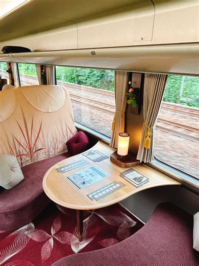 🚆Travel Around Western Japan on the New Hana Akari Sightseeing Train, Launched in 2024! The sightseeing train Hana Akari was created to bring the beauty of the local area on board and connect passengers with the local community. Started in 2024, the train operates on various routes, depending on the season, offering a unique journey that allows you to experience the charm and beauty of each region. 🗓️From July to September 2025, the train will run between Osaka and Tsuruga! This route goes aro