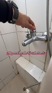 ✨🚿 ¿Tu calefont no enciende o sientes que la presión de tu agua caliente está cada vez más baja? A este cliente le pasaba exactamente eso. Su calefont no arrancaba y apenas salía agua caliente. 🔧 👉 Realizamos una recirculación con desincrustante especial en toda la red de agua caliente, eliminando el sarro acumulado en las cañerías. ✅ Resultado: • El calefont volvió a encender sin problemas 🔥 • Flujo de agua caliente recuperado en todas las llaves 💧 Si quieres volver a disfrutar de una buen