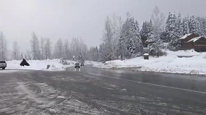 1.1K views · 374 reactions | The current conditions at Snoqualmie Pass. >> https://bit.ly/37cJR2M We're LIVE with real-time updates on Thanksgiving travel and the tool you can use to see if you're travelling into a hot spot. Watch tonight 5-6:30pm and at 7pm. | KIRO 7 News | Facebook