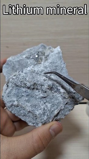 How do I make a lithium battery?