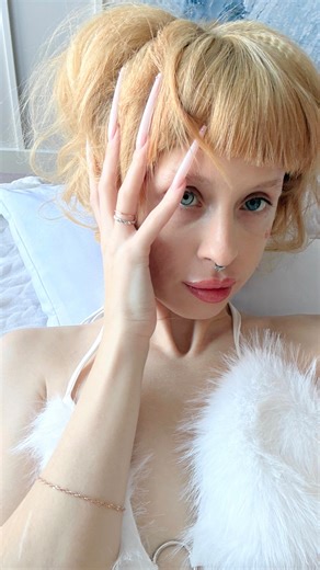 V_alien_tinA🌒 on Instagram: "🫀Здесь даже объяснений не нужно🫀 🫀Я на свидание не хожу, но даже если когда-то этот период начнётся, то я в любом случае никогда не буду наряжаться для того, чтобы заинтересовать внешностью. 🫀Можно быть просто опрятной, приятной девушкой, интересной и делать акцент, в первую очередь, на этом. 🫀Cамое лучшее, красивое, я всё равно не собираюсь надевать. Потому что в таком случае со мной будут хотеть общаться дальше, только исходя из внешности. 🫀А если мужчина но