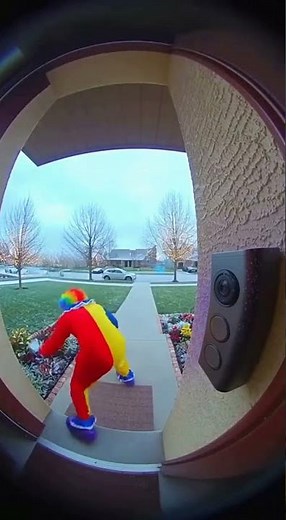 Doorbell Cam Catches Creepy Clown 🚪 #viral #prank #shorts