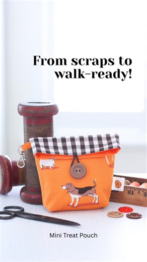 Lisa Cox / A Spoonful of Sugar Designs Sewing Patterns on Instagram: "Calling all dog lovers! 🐕💛 This Mini Treat Pouch is a quick, beginner-friendly project that’s perfect for gifting or clipping to your leash for walks. I used a sweet Heather Ross dog print, paired it with brown gingham, and added a swivel clasp for easy attachment. The dachshund ribbon from my stash was the cherry on top! It’s just the right size for treats or poop bags—and makes a thoughtful handmade gift for pet parents. �