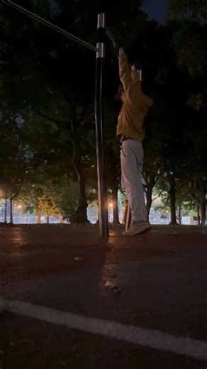 Front Lever progression (Tucked w/ Advanced Tucked on Right Leg)