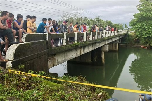 Bangkay ng babae, natagpuan sa plastic storage box sa ilog sa Camarines Norte | ABS-CBN News