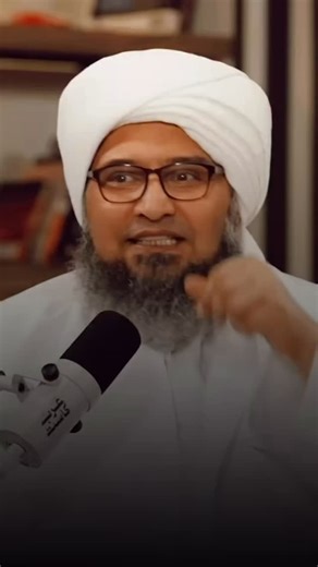 Lover of Al-Habaib on Instagram‎: "Salawat is the best advice anyone can be given. It is the remedy, solution and answer to all problems and difficulties. Indeed if people knew the power of Salawat, their tongues would never dry! So knock and the door of RasulAllah ﷺ and see the beautiful answer… Translation: @si_abdullah_khalil_baalawi ‎ٱللَّٰهُمَّ صَلِّ عَلَىٰ مُحَمَّدٍ وَعَلَىٰ آلِ مُحَمَّدٍ #Islam #Allah #ProphetMuhammad #habibumar #habibali"‎