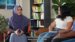 💭 Are you dreaming of studying in the United States? Have you considered community colleges? Community colleges offer two-year programs leading to the associate of arts (AA) or associate of science (AS) degree. Students studying at community colleges can also earn academic credit towards a bachelor’s degree. Listen as Suchita from Indonesia, Giovanna from Brazil, Valentine, a non-traditional student from Zimbabwe, and Mohamed from Sudan share why they chose to study at a community college in th