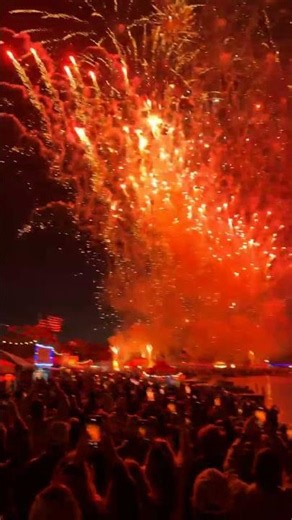 10,000 Fireworks Launched AT ONCE Over the Lake 💥🌊 #fireworks #viral