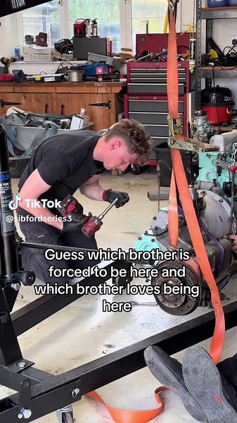 Brothers Project: Engine & Gearbox Fitting - Land Rover Project