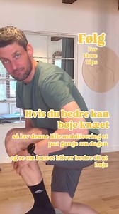 Har du problemer med at bøje dit knæ. Gør det ondt når du bøjer, eller føles det bare stift? Prøv det jeg viser dig idag. Tag fat om underbenet, under knæet. Roter underbenet indad, imens du bøjer knæet. Føles det nemmere, kommer du længere, eller gør det mindre ondt, så har du vundet noget. Har du det, så prøv at arbejde med øvelser her, et par gange om dagen, i et par uger, og se om dit knæ bliver bedre til at bøje, mindre smertefuldt at bruge, eller føles mindre stift. Hvis det gør, så send e
