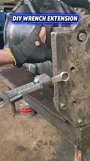 Simple DIY Wrench Hack for More Leverage #WrenchHack #DIYTools #MechanicTips #ToolHacks #AutoRepair