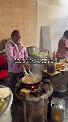 Must try Indian street food 🇮🇳 Kahit vegetarian dishes nila dito, masarap! 🤤 #traveltiktok #travelph #india #newdelhi #filipino