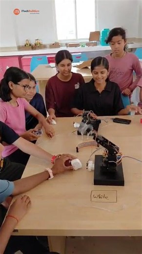 Black and White Color Detecting Robot Using Arduino