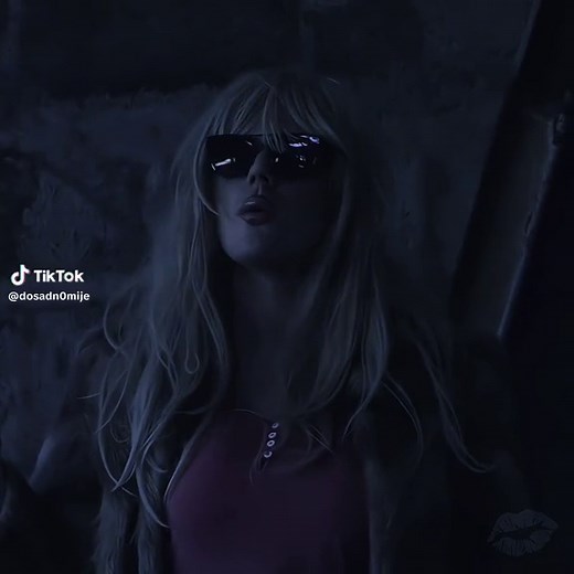 Fake cigarette, fake smoke! #elizabetadomian #blowthisup #fy #elizabetayoutubekraljica #viraledit @Dennis Domian