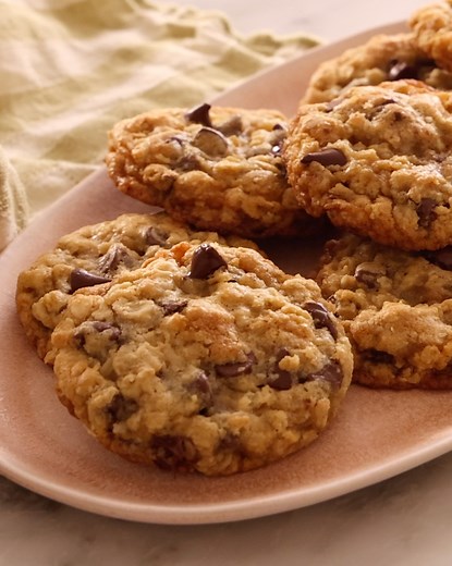 232K views · 2.8K reactions | These delicious oatmeal chocolate chip cookies have JUST the right combination of crisp on the outside, chewy on the inside amazingness and of course big notes of chocolate, butter, and just the right hit of salt. | Preppy Kitchen | Facebook