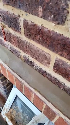 1950s tile creasing #renovation #traditional #brickwork #hacksandtips (if you need it) #traditionaldetail Keep the flaunching nice & straight, pull the line over the top 👌 little tip 😉 thanks for looking Cheers Muckers 👍🏽