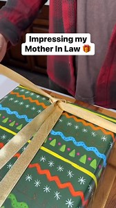 62K views · 262 reactions | Easy gift wrap tip  #christmasdecor #lifehacks #giftwrapping This video was produced by Wes and Alison. | Home Hacks & Easy Snacks | Facebook