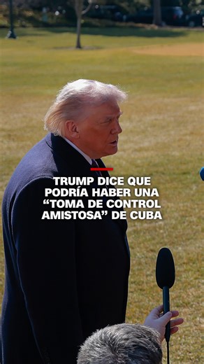 El presidente de Estados Unidos, Donald Trump, aseguró que su Gobierno mantiene conversaciones con #Cuba y habló de una posible “toma de control amistosa” de la isla. Las declaraciones se dan en medio del debate sobre la tensa relación entre Washington y La Habana en un momento de presión económica y diplomática. | CNN en Español