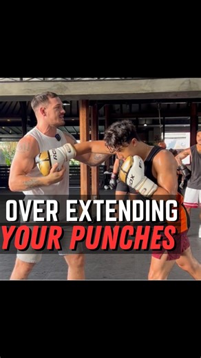 Why you should avoid overextending your punches 👊🏻 Now before someone has a heart attack somewhere in the world and says you can get more power by doing it and they watch fights where it happens all the time. Yes, extending all the way through will add more weight to the punch, but it would be a very biased assessment if we only focused on the amount of times we’ve seen the KO from this and neglected the amount of times it’s been done followed by a miss and being countered afterwards. When you