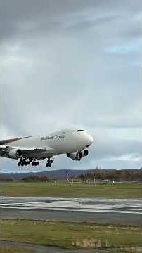 UPS 747-400F Landing On Runway 15 HKG-ANC