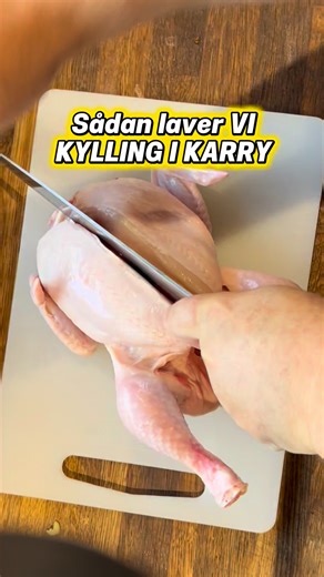 Sådan laver jeg kylling i karry. Se video med opskriften på Jydehaven på facebook. Del med en der kan lide kylling i karry :) | Jydehaven.dk