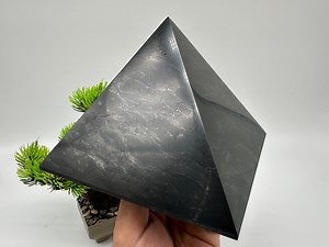 15 Cm Shungite Pyramid,5.9 Inches Polished Shungite Pyramid From Karelia,russia,4g 5G EMF and Radiation Protection & Healing,sacred Geometry - Etsy