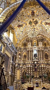 ✨️🔥 welcome to the golden wonder of San Francisco Acatepec! 🌟🇲🇽 🏛💫 Baroque splendor in perfection: The church of San Francisco Acatepec in Puebla is a baroque masterpiece that is largely unknown in Europe, but is incomparable in its splendor and artistry. With its magnificent gilded stucco decorations and the finest carvings on the altars, it showcases the craftsmanship of local artists. This church could be considered the best example of Mexican Baroque, and it is time it received the int