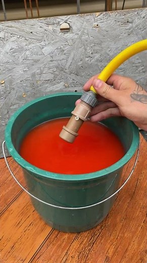 How to Easily Siphon Water with Just a Hose #lifehacks #diy #diyhacks #tips #tricks