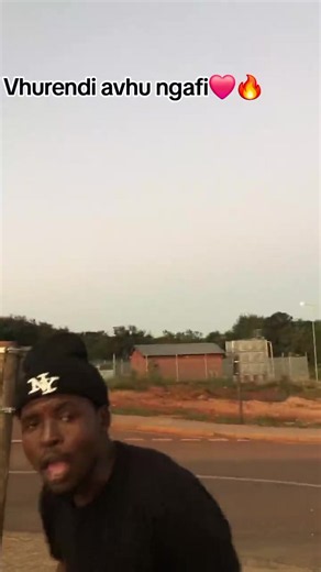 Vhurendi avhu ngafi — Zwahashu zwiri ita vhathu poetry