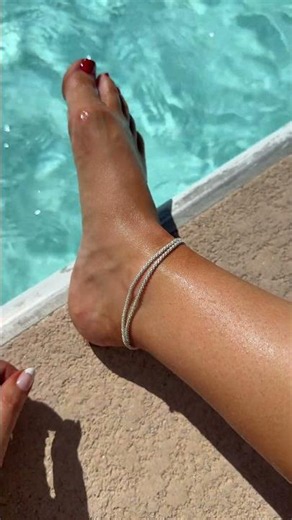 the cutest ankle bracelet 🤍 and it’s even waterproof too 💦 #anklebracelet #jewelrytok