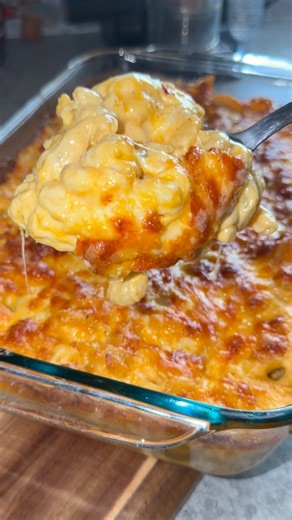 yeliisu 🍪 on Instagram: "My take on the Viral Mac&Cheese @tiniyounger Recipe✨ Cheeses that I used (has to be block cheese, which has to be shredded by hand!) * 8oz of sharp cheddar * 16oz of Coby jack * 8oz of Gouda * 16oz of mozzarella * 1lb of pasta & 1/2 Cheese sauce: * 3 tbsp of butter * evaporated milk (1 can) * 21/2 cups of heavy cream (1 1/2 if you want it less creamy) * 1 tsp of salt * 2 tsp of chicken bouillon * 1 tsp of ground mustard * 1 tsp of garlic powder * 1 tsp of white pepper *