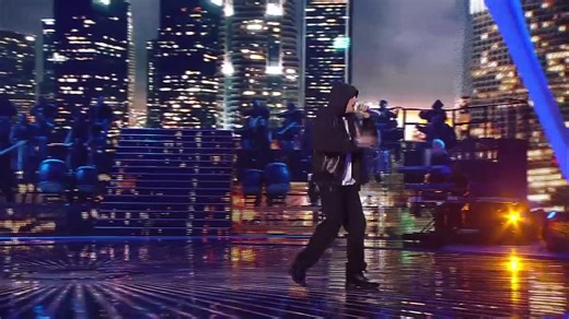 Eminem & Rihanna Perform “Love the Way You Lie - Not Afraid” at 2010 VMAs - MTV