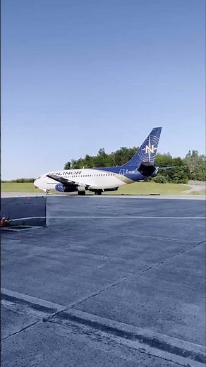 Classic Boeing 737-200 with JT8D Engine Sound