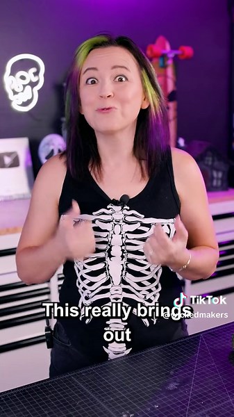 Make a DIY Halloween Spellbook with a MOVING EYE!! 💀🎃 #halloween #diyhalloween #halloweendiy #halloweenishere #halloweentok #spookyseason #halloween2023