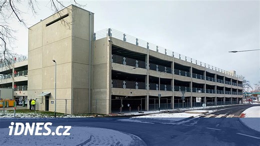 Hodina zdarma a maximálně 100 korun za den. Budějovice otevřou parkovací dům - iDNES.cz