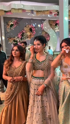 Neetu Bisht की बहन Poonam Bisht की Dress अच्छी नहीं है #trending #viral #shorts #youtubeshorts #love