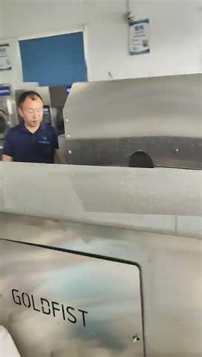 Smooth operation of carpet cleaning machine.