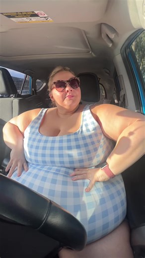 WHO IS SHE RUNNING!!! #gym #workout #gymtok #gymmotivation #gymlife