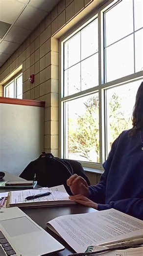 lil monday homwork sesh! Pretty soon here i’ll be starting to study for the LSATs!🫠