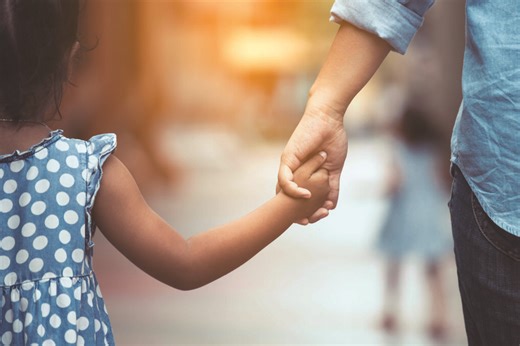 Kompensimi për fëmijët nën 18 vjeç, do të përfitojnë edhe ata që kanë qenë të punësuar për një muaj të vetëm! Skema, ja si do të bëhet përllogaritja