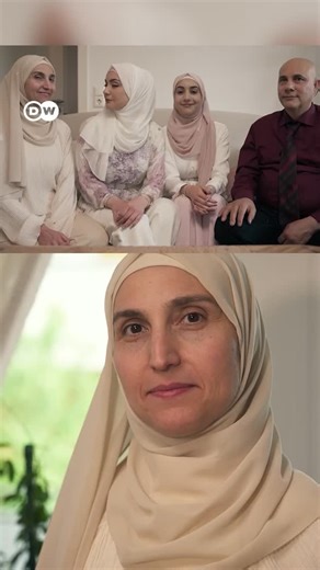 De refugiados a cidadãos alemães. Eles chegaram à Alemanha fugindo da guerra na Síria e, após anos de desafios, conquistaram cidadania, fluência no idioma e estabilidade profissional. Veja uma história de coragem, adaptação e construção de um novo lar. ➡️ Veja no vídeo da @dw.brasil, parceira do Metrópoles. | Metrópoles