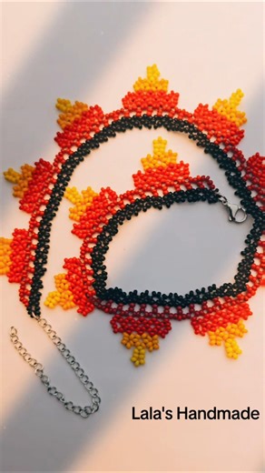 huichol / netting beaded flame necklace