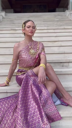 Get Glam with Chrissy Teigen: Hair and Makeup by Kuhn Earth