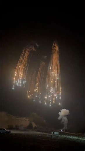 VIV5S-CSWW | 5"/125mm Shell | COLORFULL STROBE WILLOW WATERFALL (LONG FALLING)