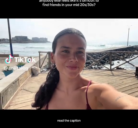 Looking for Friends: Surfing and Photography Enthusiasts