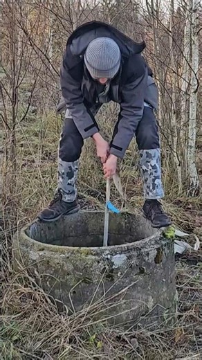 Aaaa... this is the strangest well my neighbor has.