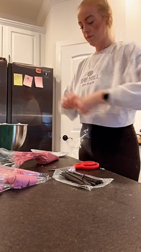 ✨Make some mini icing bags for tomorrow’s cookie bar order!! ✨✨✨ | Cardinal Cake Co. | Facebook