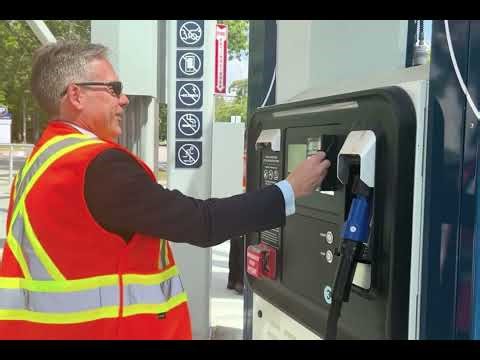 The Xcelsior CHARGE FC™ hydrogen fuel cell-electric bus refueling.
