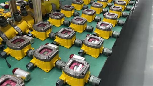 丙烷：丙烷是一种常见的液化石油气体，广泛应用于家庭和商业用途。与甲烷和乙烷类似，丙烷在空气中积聚到一定浓度时可能引发火灾或爆炸。